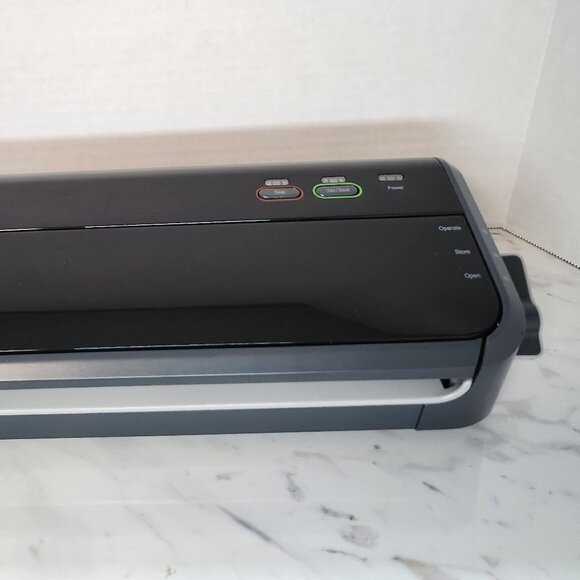 FoodSaver Vacuum Sealer Model:FM2000-015 - Picture 4 of 8
